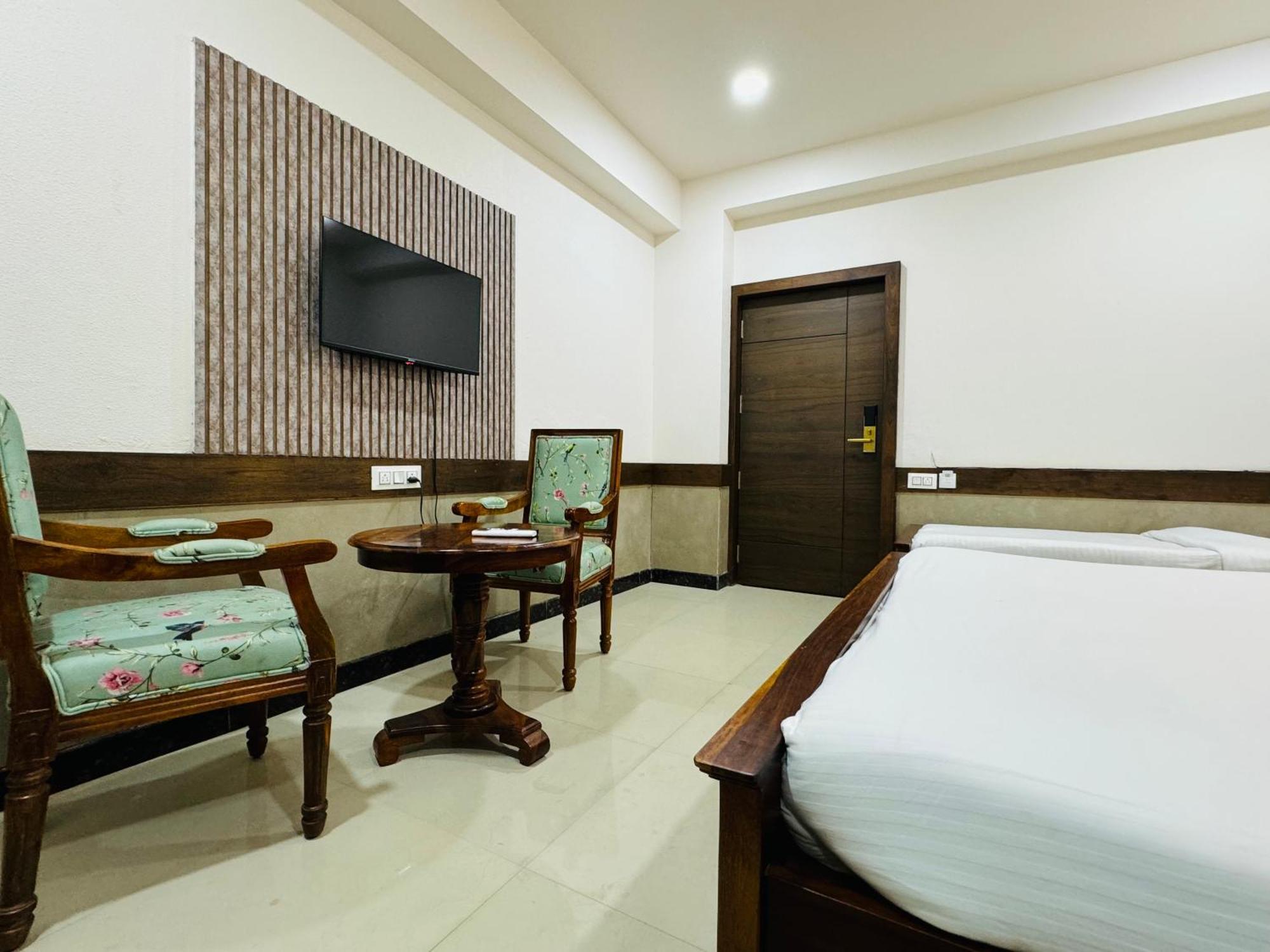 Hotel Tirth By Sonu'S Ujjain Extérieur photo