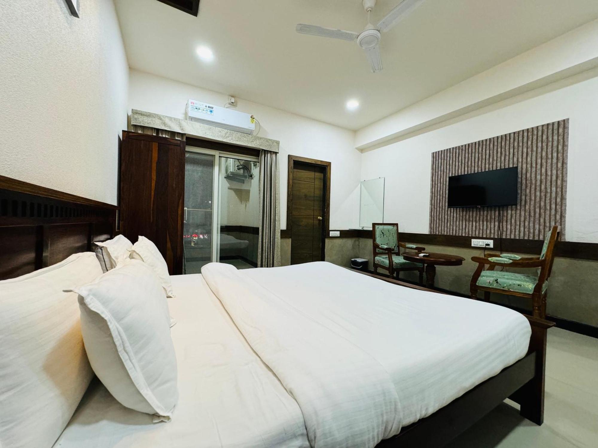 Hotel Tirth By Sonu'S Ujjain Extérieur photo