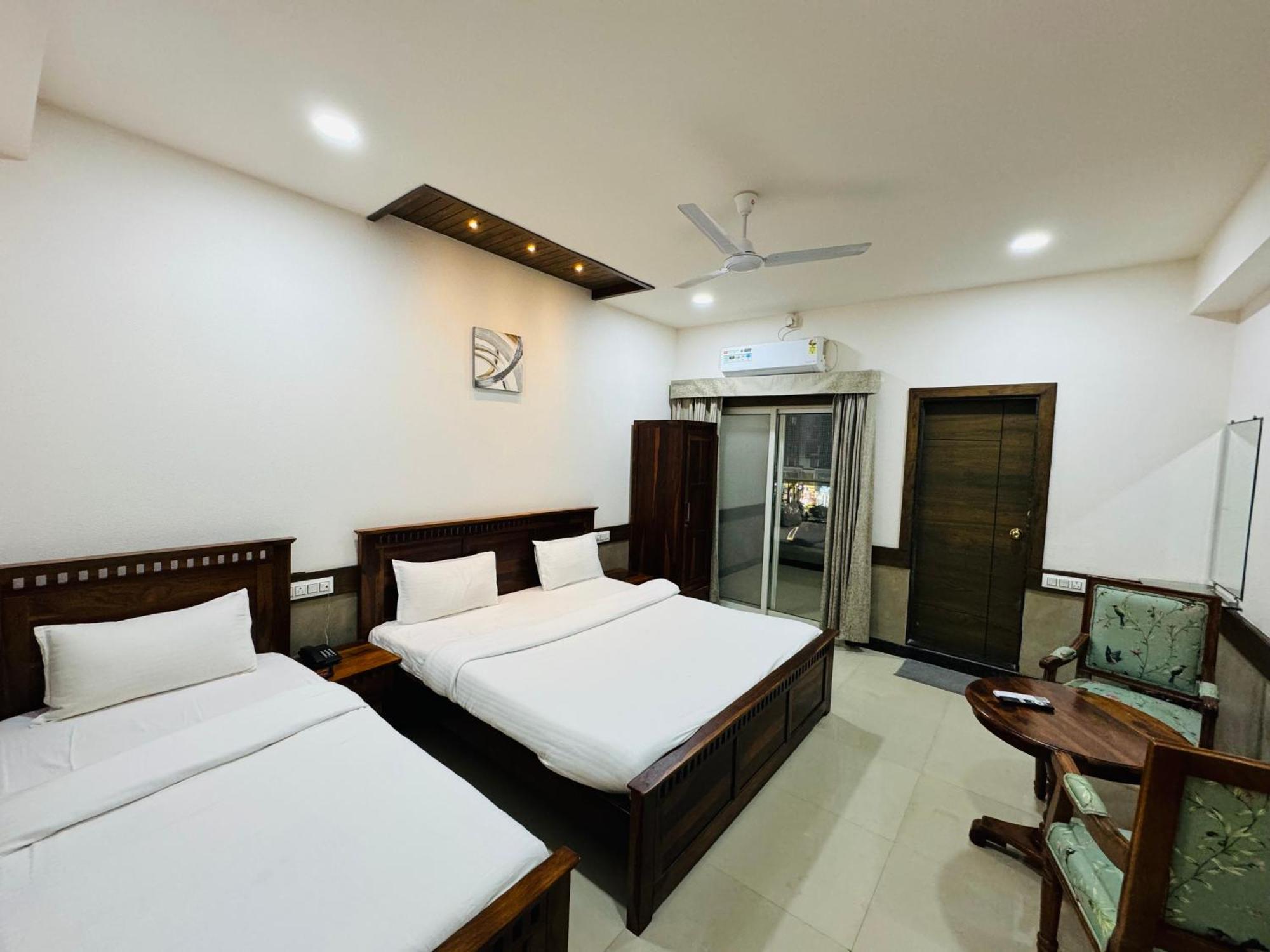 Hotel Tirth By Sonu'S Ujjain Extérieur photo