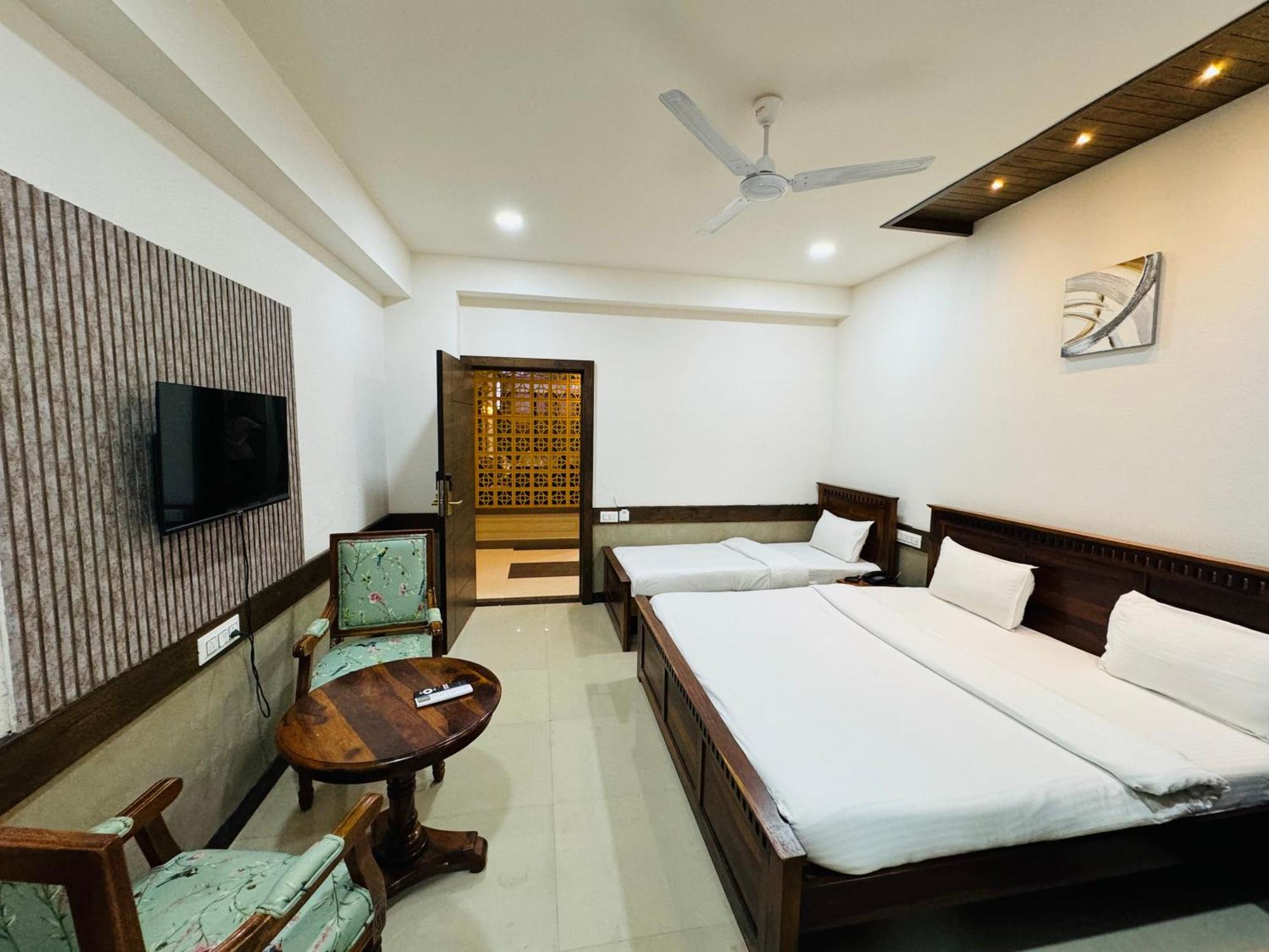 Hotel Tirth By Sonu'S Ujjain Extérieur photo