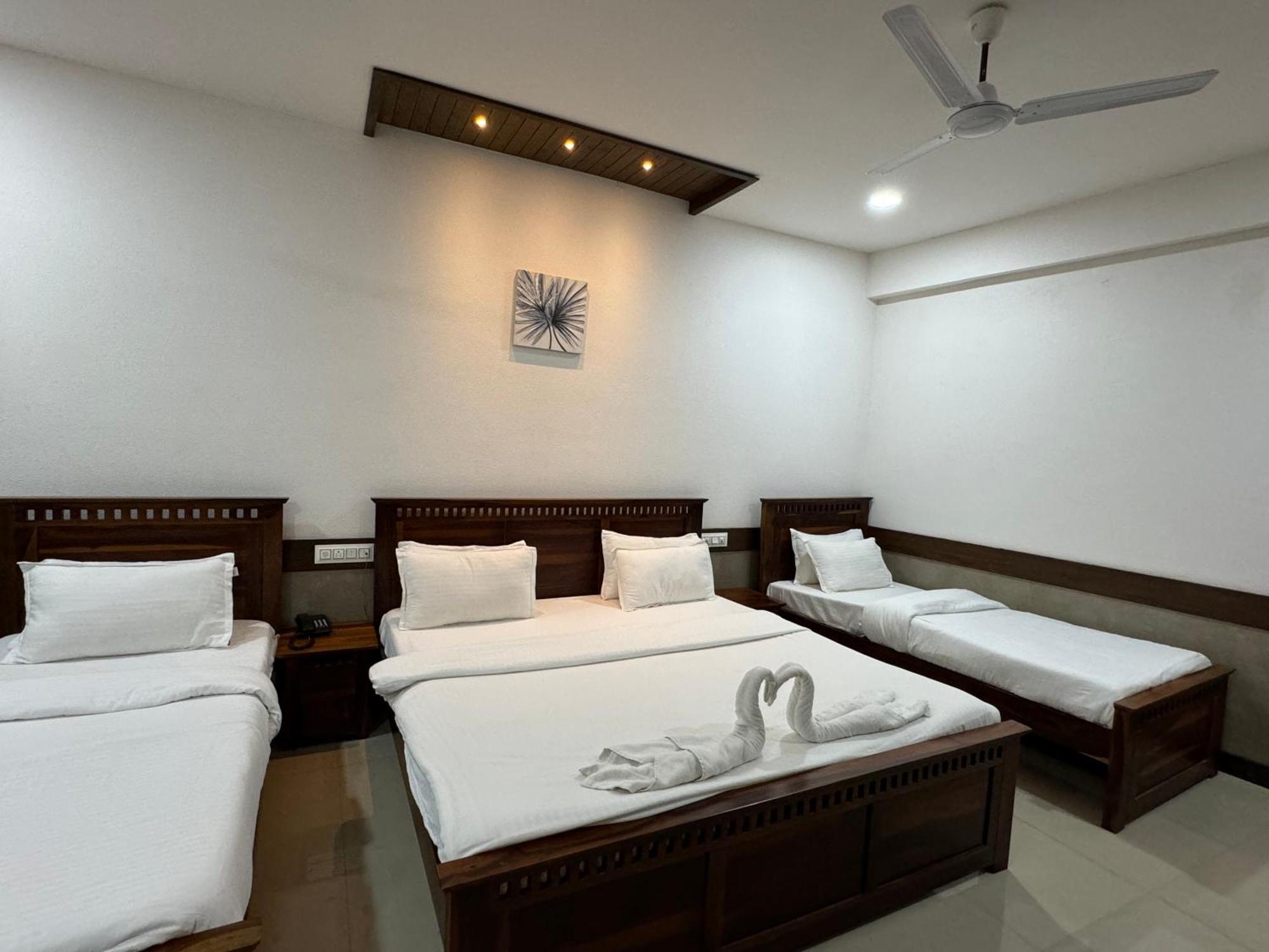 Hotel Tirth By Sonu'S Ujjain Extérieur photo