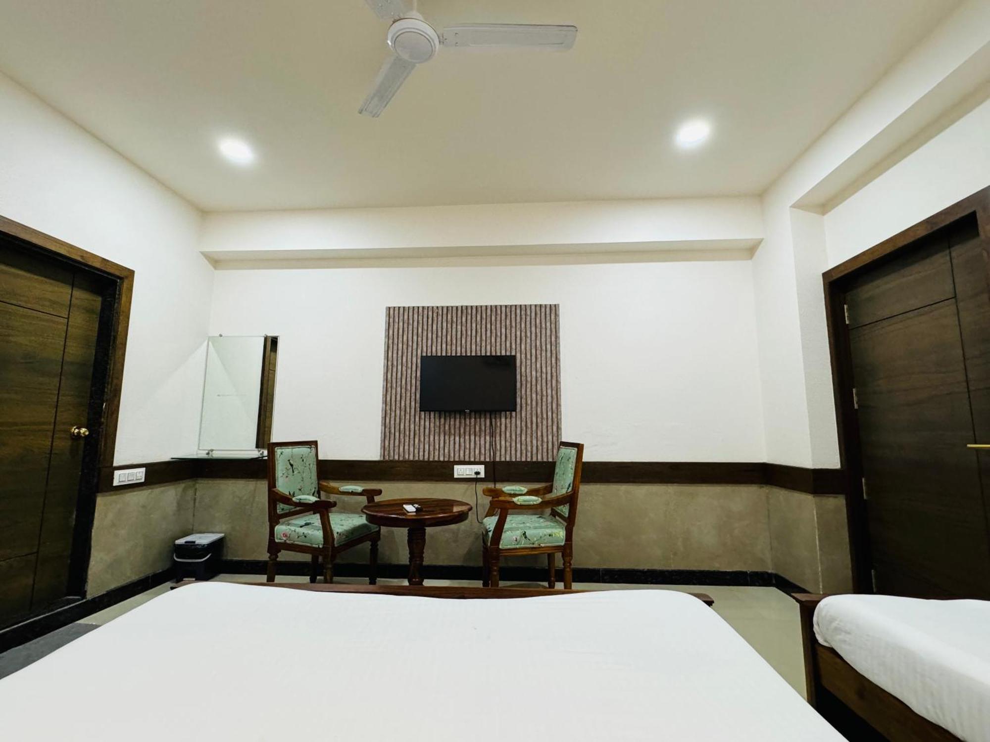 Hotel Tirth By Sonu'S Ujjain Chambre photo