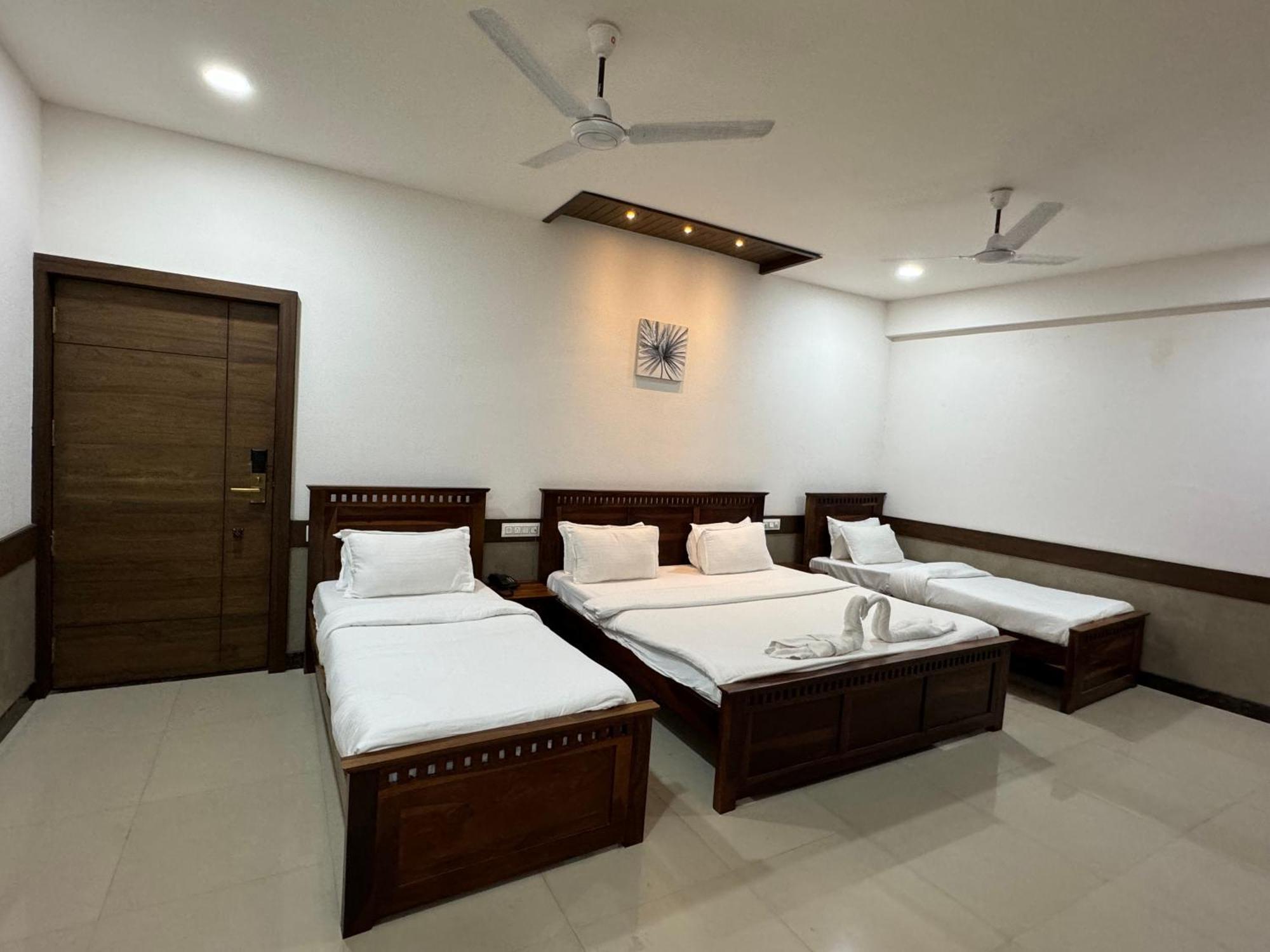 Hotel Tirth By Sonu'S Ujjain Chambre photo
